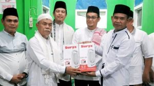 Staf Ahli Bupati Bidang Pemerintahan Hukum dan Politik, H. Irawan Supmidi, S.Pd., S.Mn., M.M., kembali melanjutkan agenda kunjungan Safari Ramadan 1445 Hijriah Tahun 2024 di Desa Kuripan Kecamatan Empat Petulai Dangku, Selasa (2/4/2024). (f/humas)
