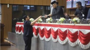 Fraksi Partai Solidaritas Indonesia (PSI) DPRD Kota Bandung menyampaikan sejumlah masukan terhadap tiga Raperda usulan Pemkot Bandung dalam rapat paripurna pandangan umum fraksi-fraksi di Gedung DPRD Kota Bandung, Kamis (18/6/2026)